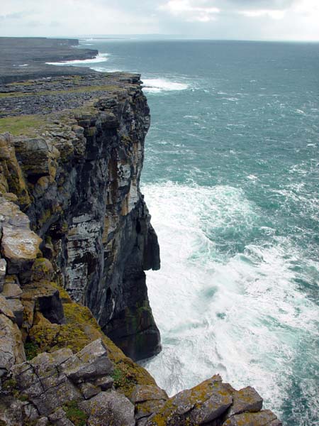 Dun_Aengus_Cliffs