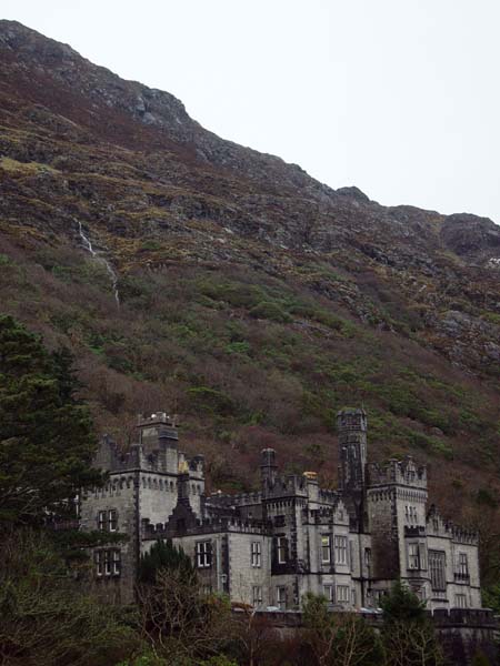 Kylemore_Abbey_Waterfall