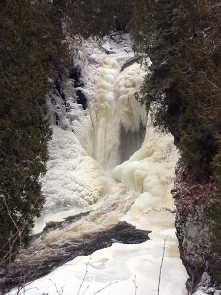 Cascade_River_Falls