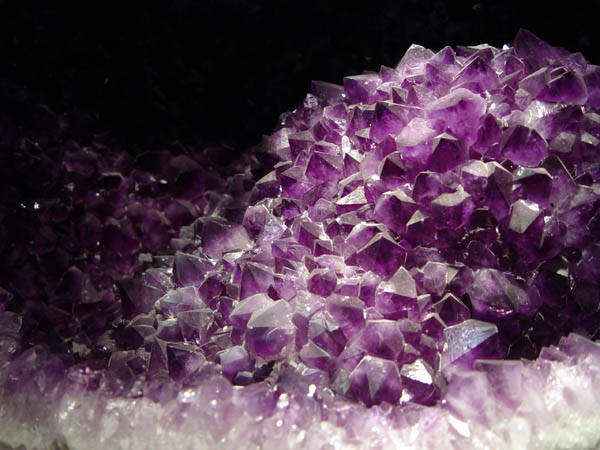 Violet_Geode_Interior_(Detail)